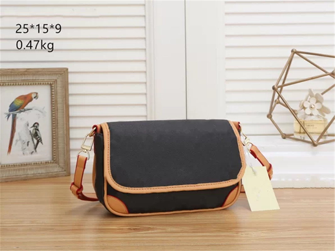 Summer Women Purse and Handbags 2022 New Fashion Casual Small Square Bags High Quality Unique Designer Shoulder Messenger Bags H0606
Summer Women Purse and Handbags 2022 New Fashion Casual Small Square Bags High Quality Unique Designer Shoulder Messenger Bags H0606