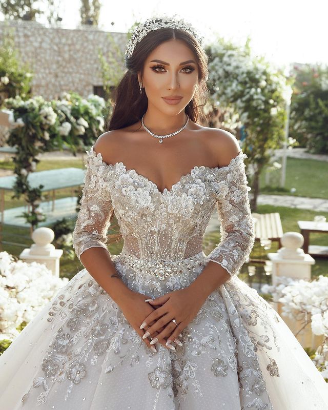 Gorgeous Gown Wedding Dress Sexy V Neck Long Sleeves Lace Chiffon wer Appliques Sequins Beaded Ball Gowns or Length Ruffles Custom Made Bridal Dresses