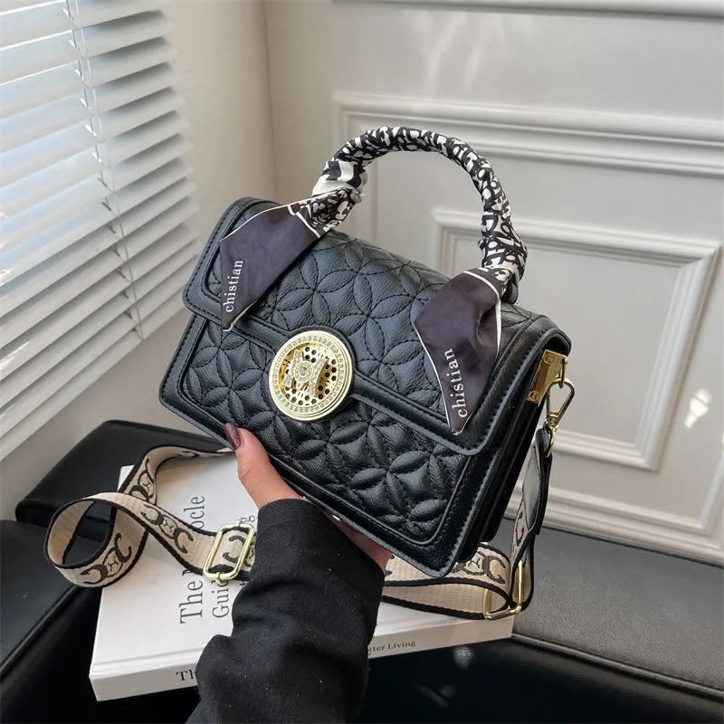 Fashion Lingge ladies small bag 2022 trend fashion all-match one-shoulder messenger bag brand designer leather shoulder bag, Black
Fashion Lingge ladies small bag 2022 trend fashion all-match one-shoulder messenger bag brand designer leather shoulder bag, Black
