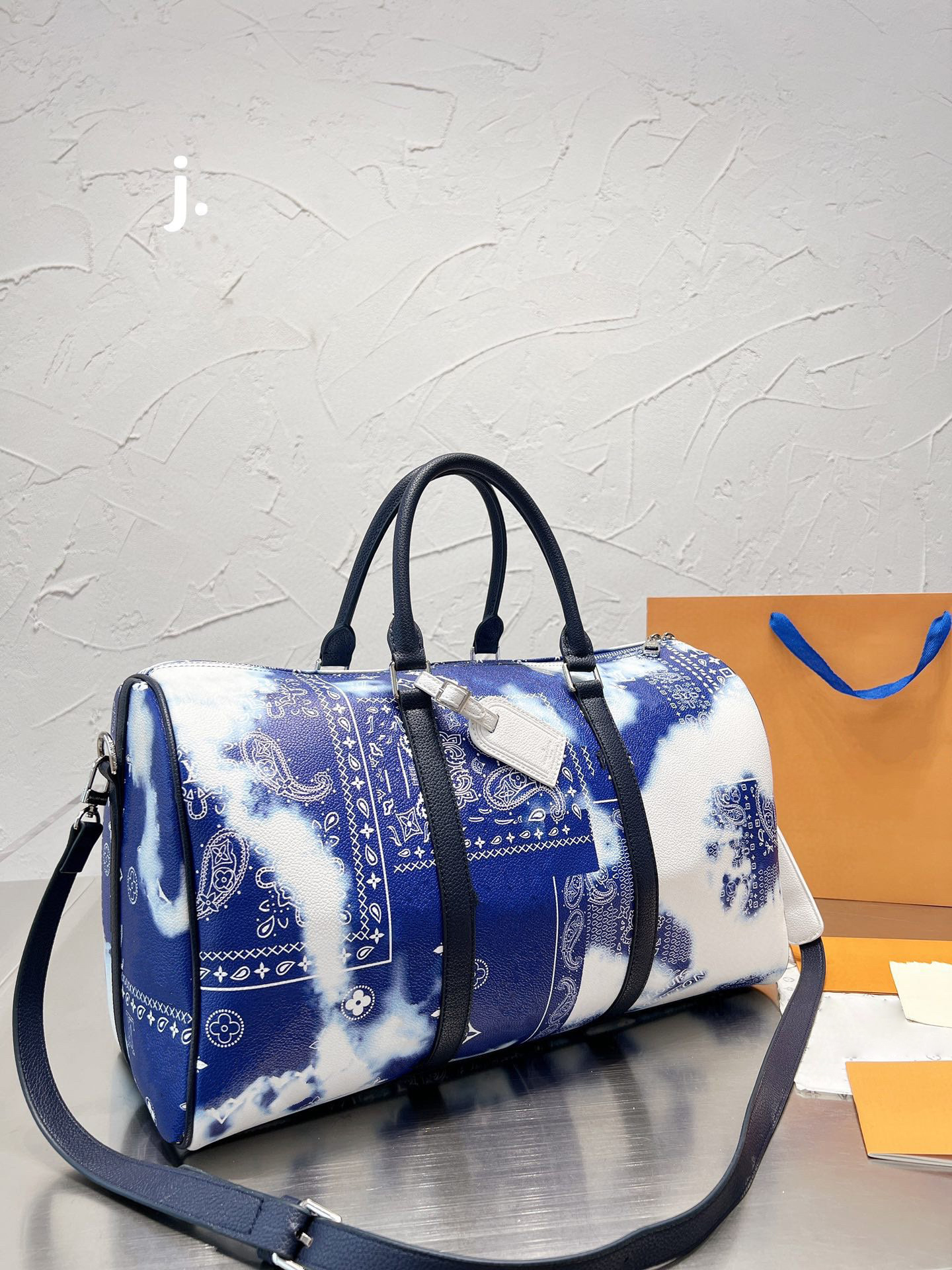 M20588 Duffel Bags SIZE 45CM blue PVC flower holiday fashion Men Women travel bag luggage Designer handbags large capacity sport outdoor tote top quality, Shipping pay
M20588 Duffel Bags SIZE 45CM blue PVC flower holiday fashion Men Women travel bag luggage Designer handbags large capacity sport outdoor tote top quality, Shipping pay