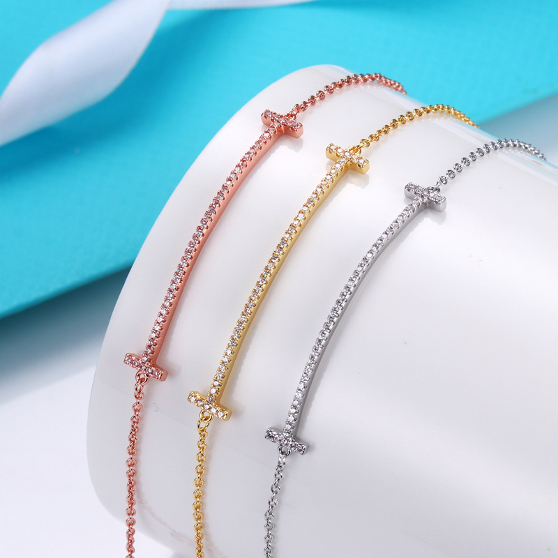 Tiff Tanys designer Steel seal letter Full diamond bracelet high quality bracelet lock chain metal texture S925 silver gifts With original packaging
Tiff Tanys designer Steel seal letter Full diamond bracelet high quality bracelet lock chain metal texture S925 silver gifts With original packaging
