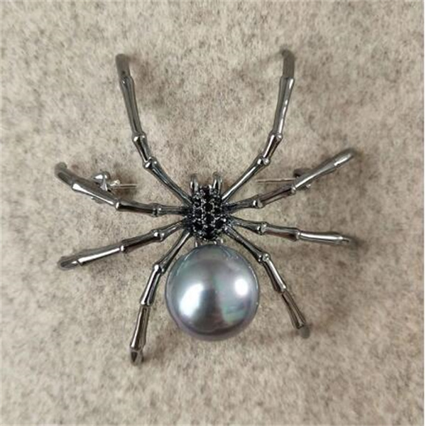 Exaggerated black white spider creative brooch men women party clothes scarf accessories pin brooches gift GC1432