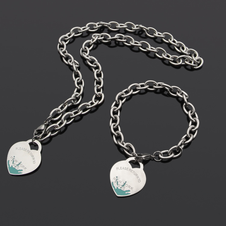 Top Quality Stainless Steel Necklaces Classic Style Peach Heart Drop Green Oil Thick Bracelets Sets Women Designer Jewelry Wholesale
Top Quality Stainless Steel Necklaces Classic Style Peach Heart Drop Green Oil Thick Bracelets Sets Women Designer Jewelry Wholesale