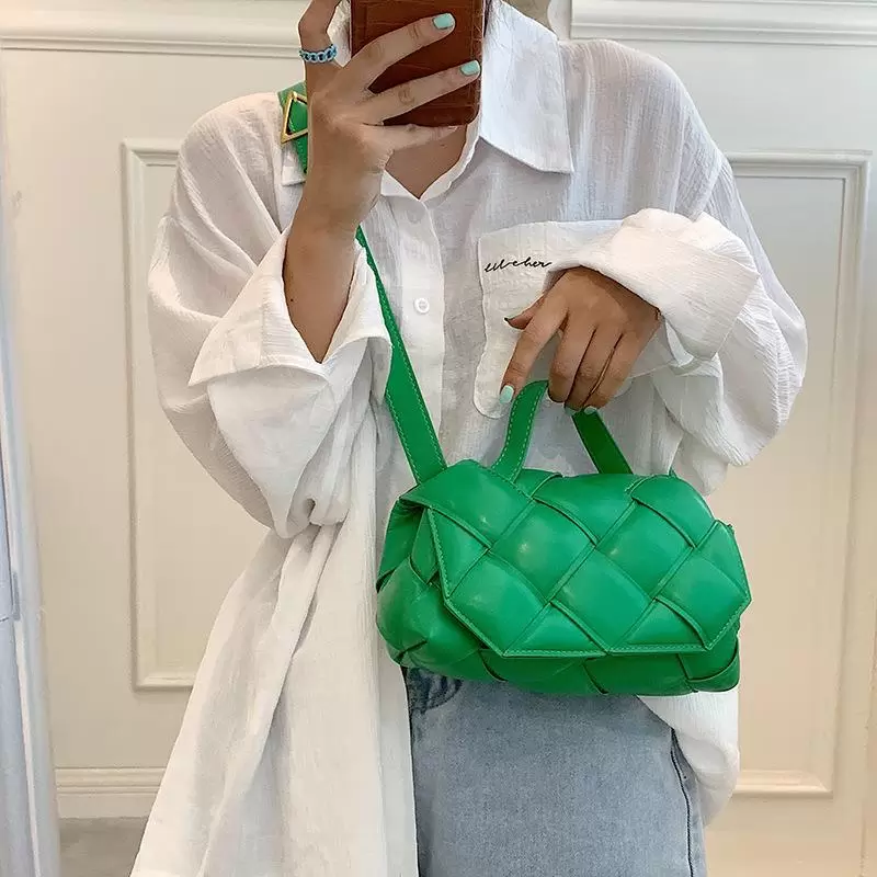New Fashion Knitting Shoulder Bag Women Luxury Trend Casual Solid Color Crossbody Bag Ladies Handbag Female Small Square Bag, (20cmmax length30cm)
New Fashion Knitting Shoulder Bag Women Luxury Trend Casual Solid Color Crossbody Bag Ladies Handbag Female Small Square Bag, (20cmmax length30cm)