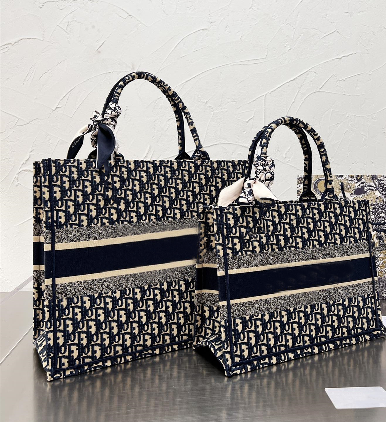 Women's classic shoulder bag high-end simple elegant Star Pendant large capacity shopping bag novel exquisite French romantic matching gift box, Make up the difference
Women's classic shoulder bag high-end simple elegant Star Pendant large capacity shopping bag novel exquisite French romantic matching gift box, Make up the difference