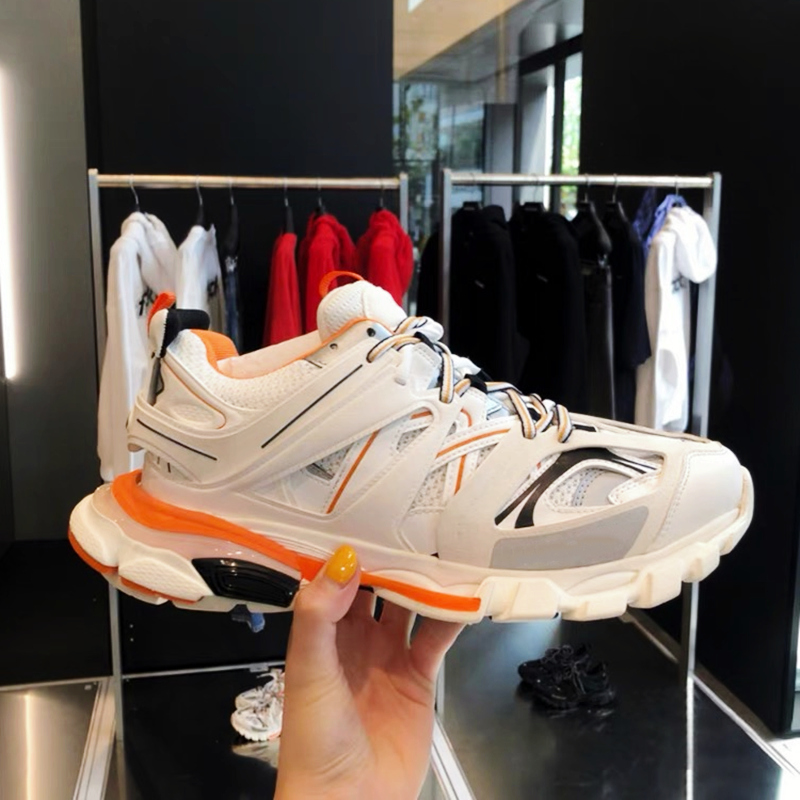 Newest Top Casual Shoes Triple S track 3.0 Sneakers Transparent Nitrogen Crystal Outsole Running Shoes Mens Womens Trainers Black White Green EUR 35-45
Newest Top Casual Shoes Triple S track 3.0 Sneakers Transparent Nitrogen Crystal Outsole Running Shoes Mens Womens Trainers Black White Green EUR 35-45