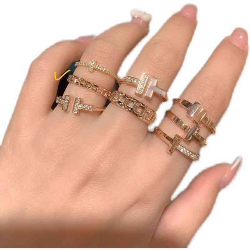 2XAU T1 narrow T letter hollowed out square Mini Ring Gu ailing same neutral minimalist couple ring category
2XAU T1 narrow T letter hollowed out square Mini Ring Gu ailing same neutral minimalist couple ring category