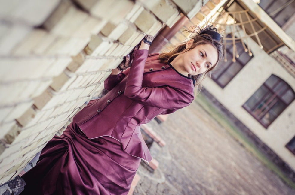 Vintage Victorian Wedding Gowns Long Sleeve Ruched Dusty Bustle Taffeta Ball Gown Wedding Dress Spring Winter Reception Wear