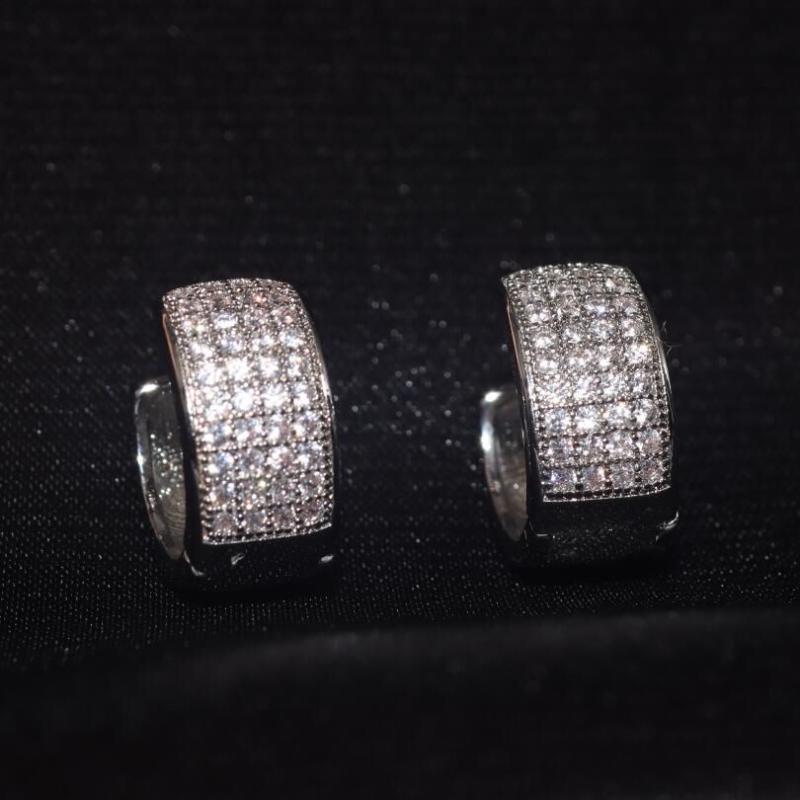 Hoop & Huggie Exquisite High-End Inlaid Shiny Zircon Earrings For Men And Women Casual Fashion Trend Accessories Jewelry Gifts GirlsHoop
Hoop & Huggie Exquisite High-End Inlaid Shiny Zircon Earrings For Men And Women Casual Fashion Trend Accessories Jewelry Gifts GirlsHoop