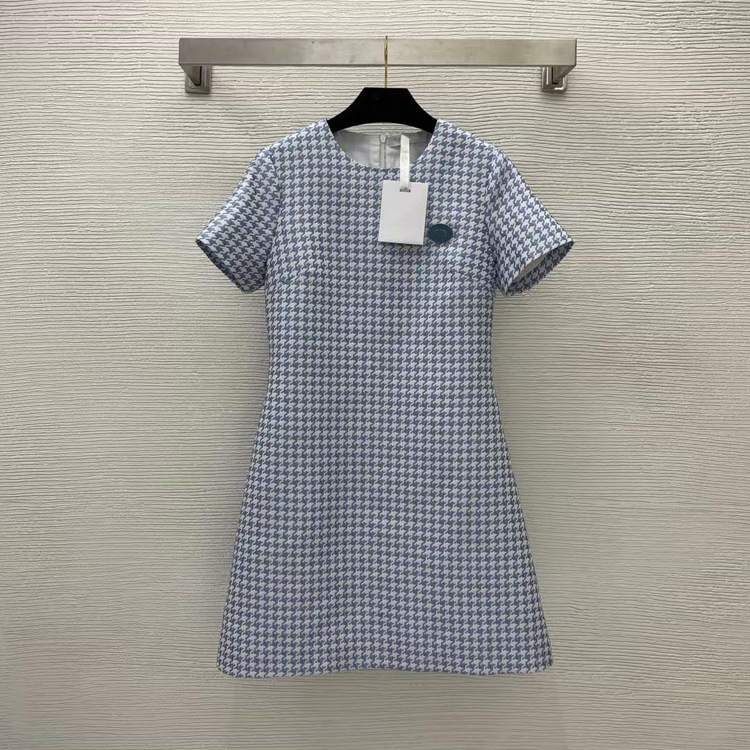 Milan Runway dresses 2022 Summer Autumn O Neck Short Sleeve Women' Designer Dress Brand Same Style Shirts 0606-18, Pink
Milan Runway dresses 2022 Summer Autumn O Neck Short Sleeve Women' Designer Dress Brand Same Style Shirts 0606-18, Pink