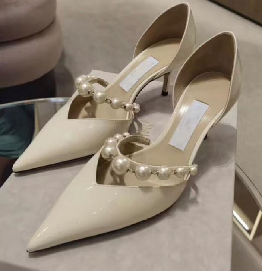 Top Luxury Elegant Women Aurelie Sandals Shoes Black Nude White Patent Leather Pointed Toe Pumps Lady Sexy Pearl Strappy Bridal High Heels EU35-43
Top Luxury Elegant Women Aurelie Sandals Shoes Black Nude White Patent Leather Pointed Toe Pumps Lady Sexy Pearl Strappy Bridal High Heels EU35-43