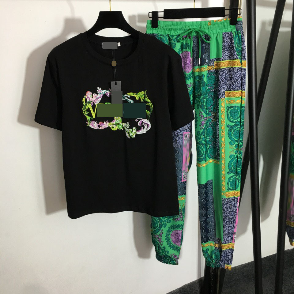 689.92 2022 Milan Runway Two Pieces Sets Long Pants Empire White Black Short Sleeve Flora Print Brand SAme Style Pants High Quality Womens Clothes meiyi
689.92 2022 Milan Runway Two Pieces Sets Long Pants Empire White Black Short Sleeve Flora Print Brand SAme Style Pants High Quality Womens Clothes meiyi
