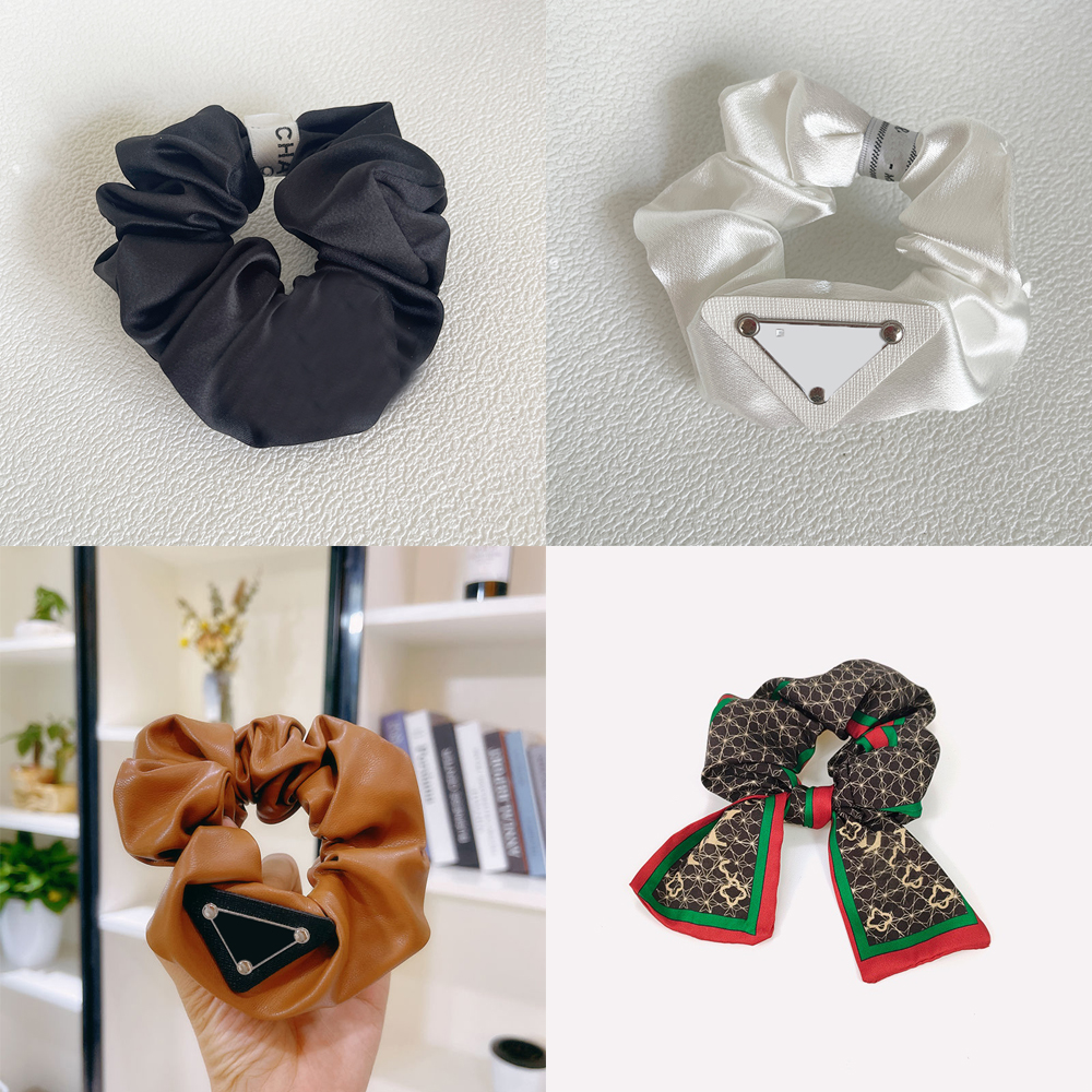 22ss 20style Women Designer Letter Hair Rubber Bands Bowknot Elastic Hair Rope Lady Triangle Leather Ponytail Holder Luxury Headwear Accessories Retro Jewelry
22ss 20style Women Designer Letter Hair Rubber Bands Bowknot Elastic Hair Rope Lady Triangle Leather Ponytail Holder Luxury Headwear Accessories Retro Jewelry