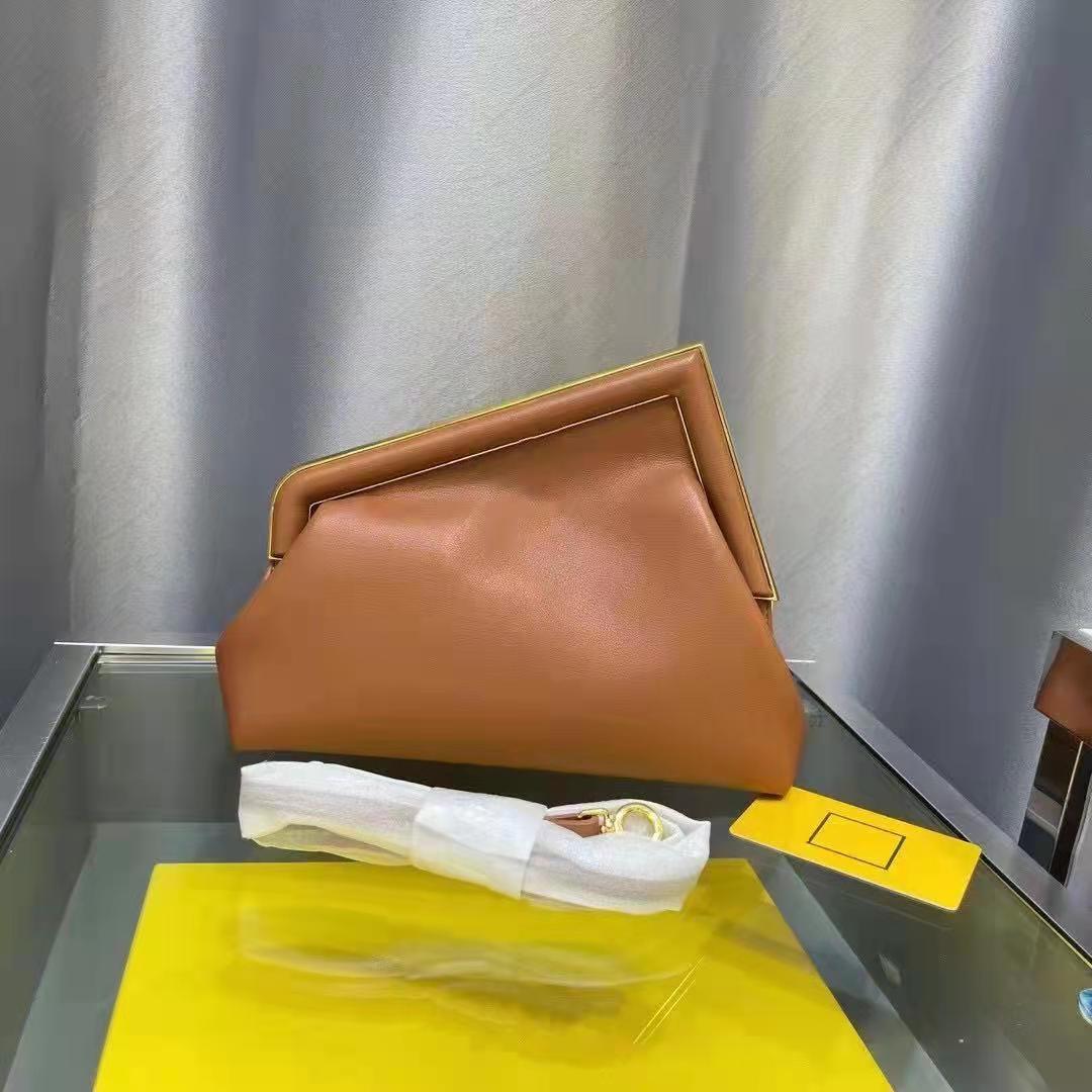 Fashion Shoulder Cross Luxury Designer First Bag Handbags Purses Women Metal Hemming Body Bags Vintage Genuine Leather Messenger Evening Bag, Beige
Fashion Shoulder Cross Luxury Designer First Bag Handbags Purses Women Metal Hemming Body Bags Vintage Genuine Leather Messenger Evening Bag, Beige