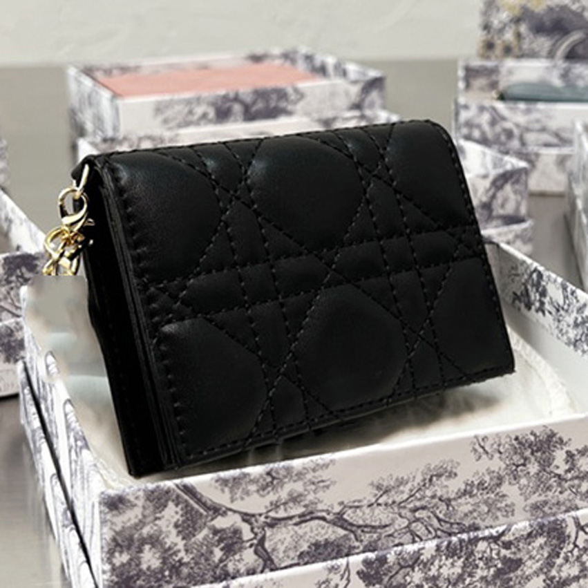 Luxurys Handbags Designers Wallets Fashion Bags Card Holder Carry Around Women Money Cards Coins Bag Men Leather Purse Business Wallet, Original box
Luxurys Handbags Designers Wallets Fashion Bags Card Holder Carry Around Women Money Cards Coins Bag Men Leather Purse Business Wallet, Original box