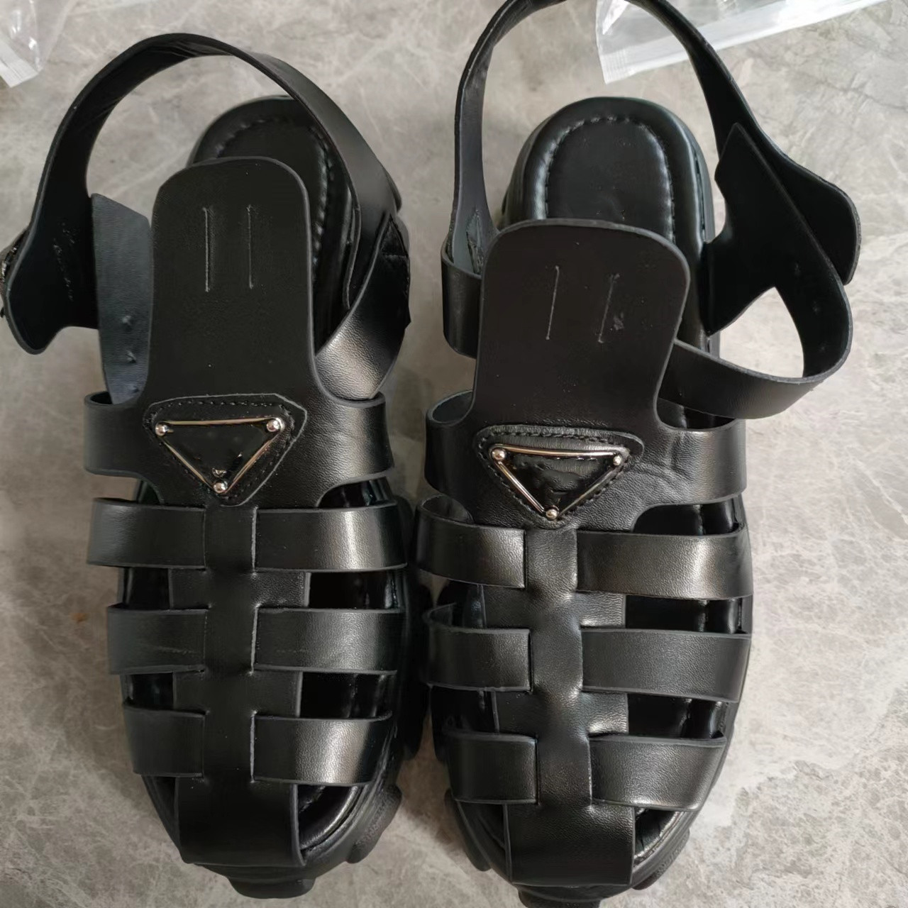 Designer Lady Slippers Leather Sandals Rubber Dad Sandal Womens Fisherman Platform Slides Triangle Logo Strappy Roman Slides Retro Beach Loafers Round Toe Shoes, 1;060902
Designer Lady Slippers Leather Sandals Rubber Dad Sandal Womens Fisherman Platform Slides Triangle Logo Strappy Roman Slides Retro Beach Loafers Round Toe Shoes, 1;060902