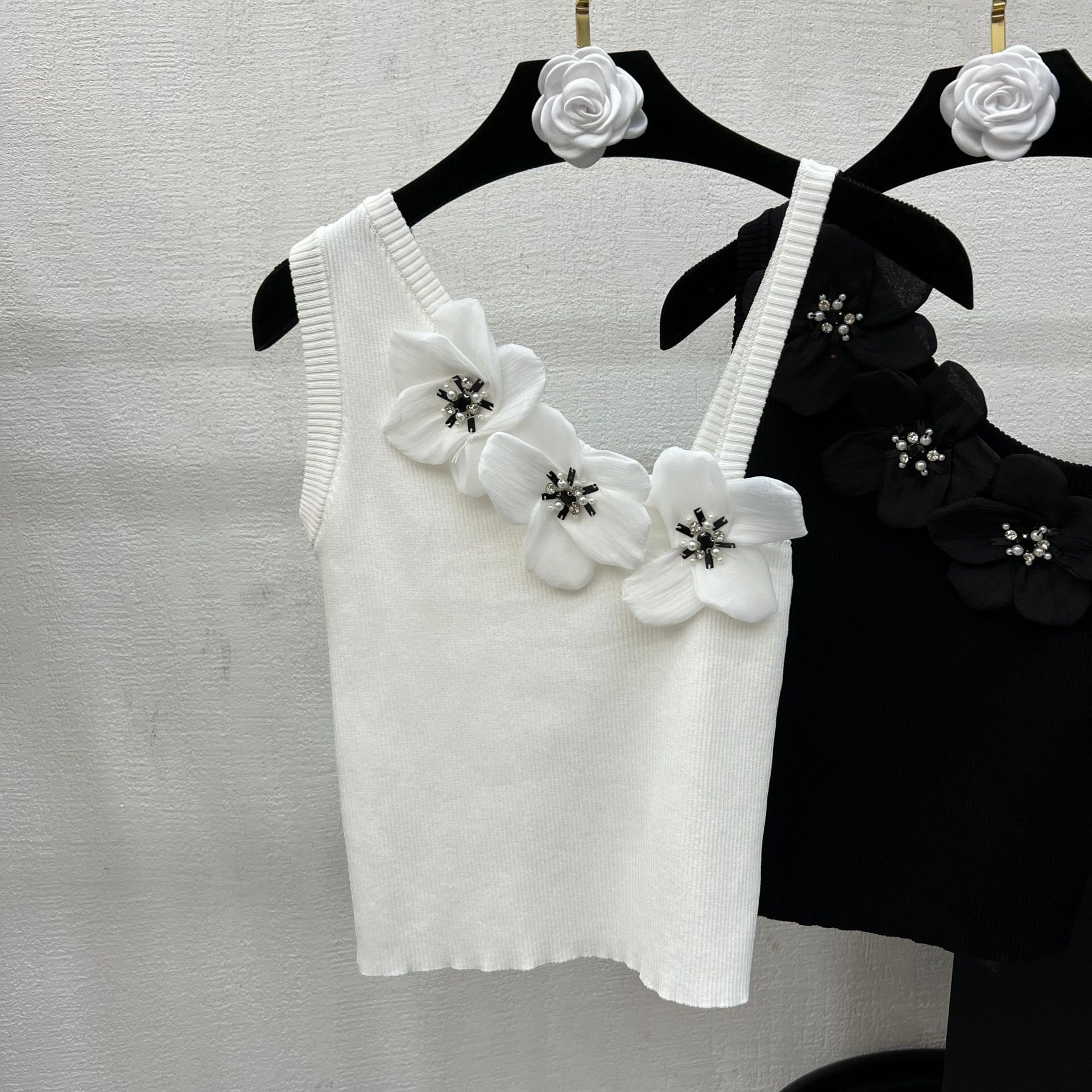 Women Crop Tops Embroidery Sexy Off Shoulder Black Bodycon Tank Beach Womens Sports Top Casual Sleeveless Backless Shirts Crop Girls Yoja Clubwear Clothing
Women Crop Tops Embroidery Sexy Off Shoulder Black Bodycon Tank Beach Womens Sports Top Casual Sleeveless Backless Shirts Crop Girls Yoja Clubwear Clothing