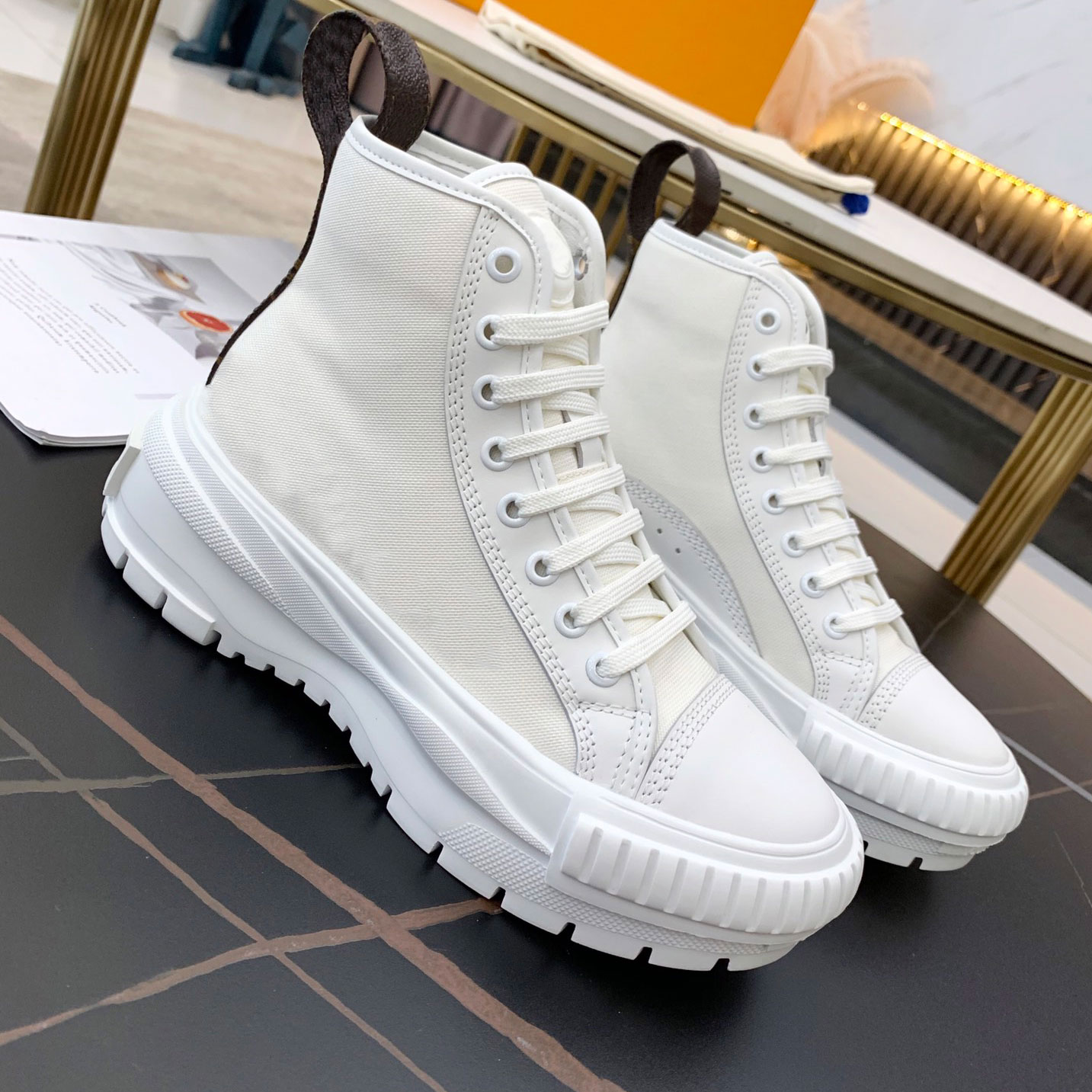 Squad Casual Shoes Women Designer hickened Tread Rubber Outsole Runners Trainers Shoe High-Top White Cotton Canvas Calf Leather Canvas Sneakers 35-41, Army green 
Squad Casual Shoes Women Designer hickened Tread Rubber Outsole Runners Trainers Shoe High-Top White Cotton Canvas Calf Leather Canvas Sneakers 35-41, Army green