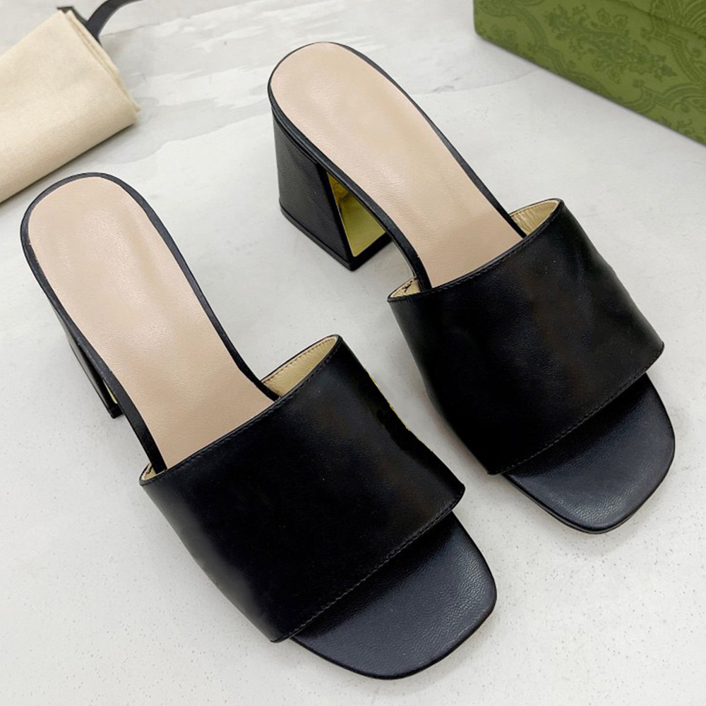 Popular fashion slippers sandals well known brands classic simple vamp with gold logo to highlight the brand charm Casual all match daily thick heel slippers sandal, Pink
Popular fashion slippers sandals well known brands classic simple vamp with gold logo to highlight the brand charm Casual all match daily thick heel slippers sandal, Pink
