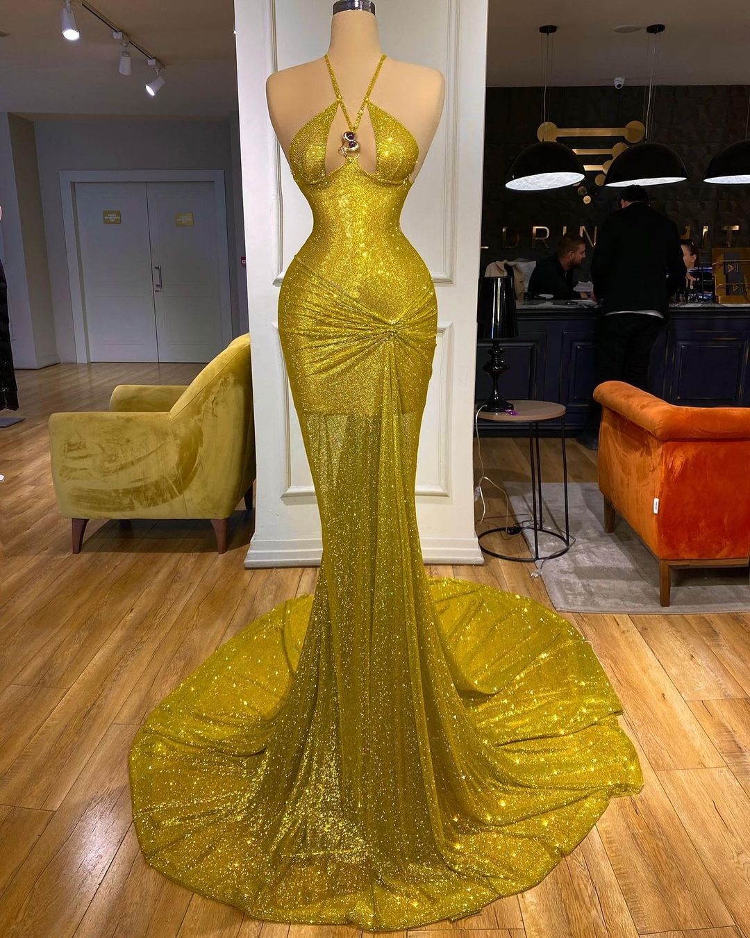 Sexy Yellow Prom Dresses Beads Appliqué Sleeveless Art Deco-inspired Neck Custom Made Formal Dubai Evening Dress Sweep Plus Size Robes De Mariée