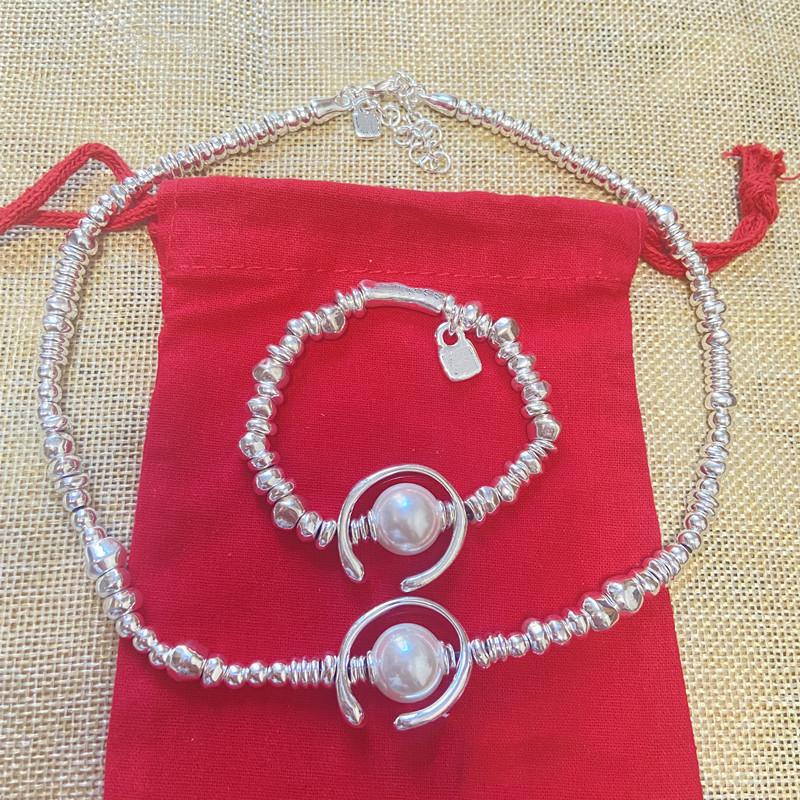 Chokers European And American Style Fashion TrendRotary Pearl Necklace Bracelet Earrings Silver Plated Charm Logo WhChokers
Chokers European And American Style Fashion TrendRotary Pearl Necklace Bracelet Earrings Silver Plated Charm Logo WhChokers