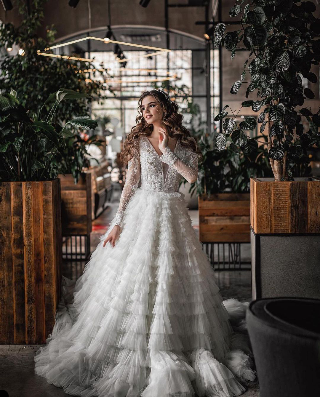 2022 Bridal Gowns Wedding Dresses Gorgeous Floral Mermaid Tiers Sweep Train Beads Pearls Lace Appliqued Backless Crew Neck Chic Custom Made