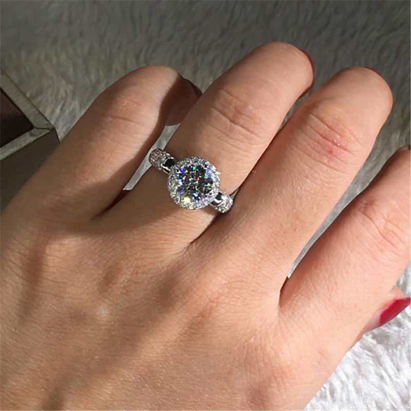 Wedding Rings Trendy Male Female White Zircon Stone Ring Dainty Crystal Round Fashion Silver Color Engagement For Women MenWedding
Wedding Rings Trendy Male Female White Zircon Stone Ring Dainty Crystal Round Fashion Silver Color Engagement For Women MenWedding