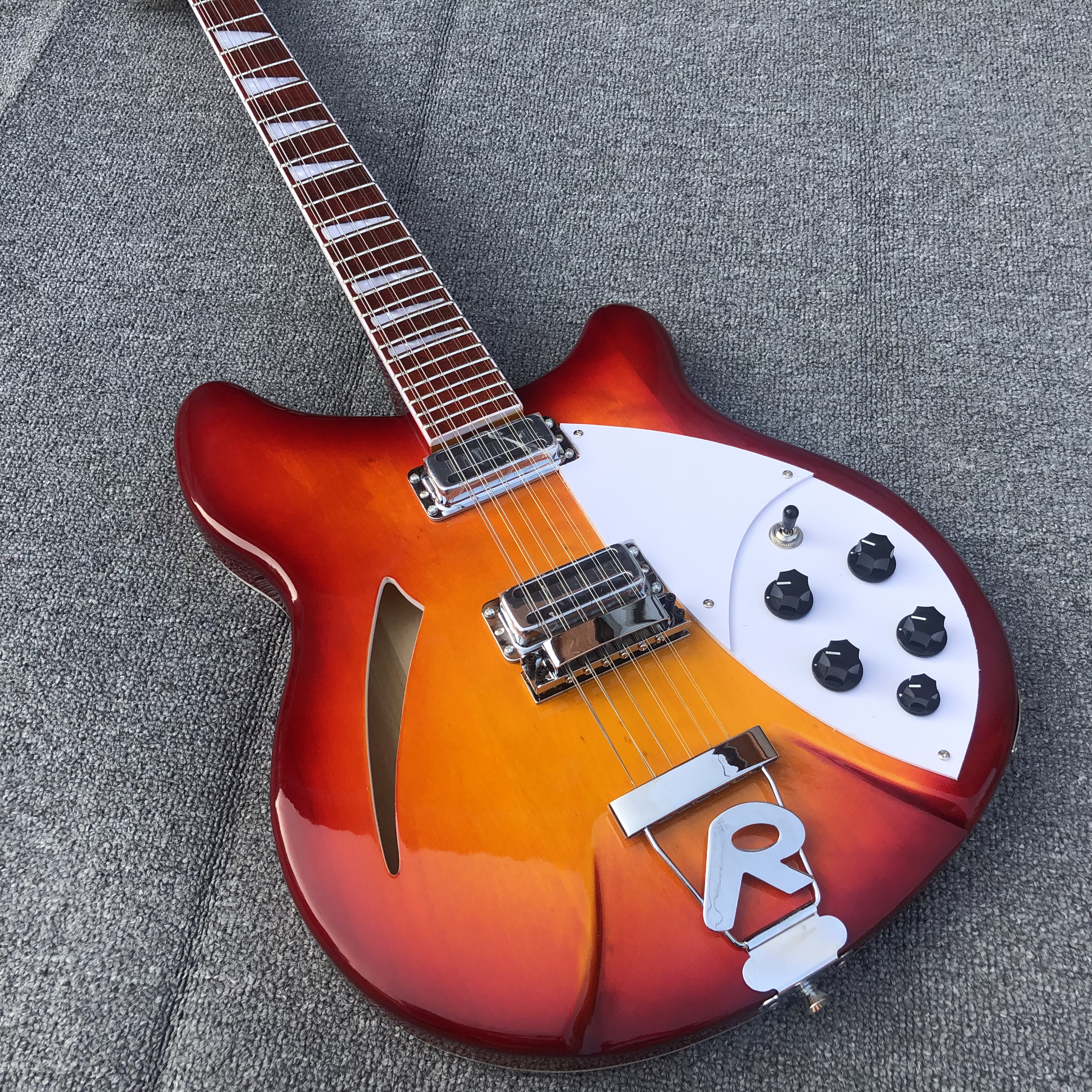 Factory direct sales Ruiken 12-string electric guitar cherry red semicircle hollow body triangle pearl fingerboard inlay mother postage
Factory direct sales Ruiken 12-string electric guitar cherry red semicircle hollow body triangle pearl fingerboard inlay mother postage