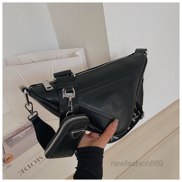 Designer Claic Chain Designer Triangle Bags Women Shoulder Bag Cro Handbag Wallet Fashion Leather Bag 2022 top quality
Designer Claic Chain Designer Triangle Bags Women Shoulder Bag Cro Handbag Wallet Fashion Leather Bag 2022 top quality