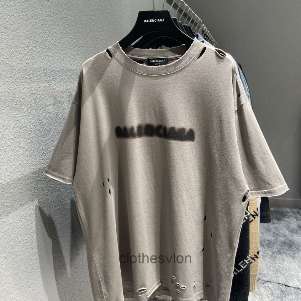 2022 Designer t Shirts Balencaigass Trendy Tshirt Paris Short Sleeve Letters Holes Destroy Cotton Men Women, Black
2022 Designer t Shirts Balencaigass Trendy Tshirt Paris Short Sleeve Letters Holes Destroy Cotton Men Women, Black
