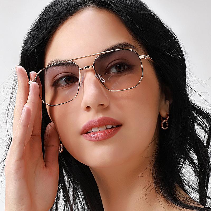 Sunglasses Trend Retro Ocean Piece Personality Double Beam Metal Fashion Men And Women Street Shooting
Sunglasses Trend Retro Ocean Piece Personality Double Beam Metal Fashion Men And Women Street Shooting