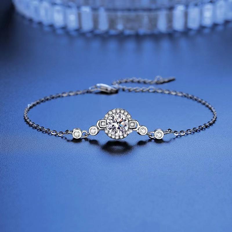 Charm Bracelets Trendy 925 Silver 1ct D Color Round Moissanite Bracelet For Women Plated White Gold Lab Diamond Pass TesterCharmCharm
Charm Bracelets Trendy 925 Silver 1ct D Color Round Moissanite Bracelet For Women Plated White Gold Lab Diamond Pass TesterCharmCharm