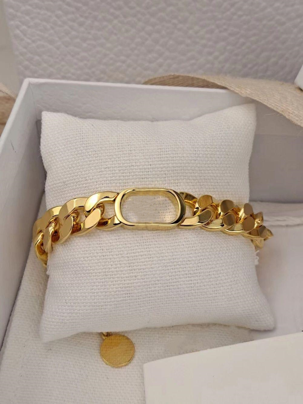 Classic link chain cuban bracelets Designer jewelry For women Female Style Monogram combination Clavicle Chain Necklace
Classic link chain cuban bracelets Designer jewelry For women Female Style Monogram combination Clavicle Chain Necklace