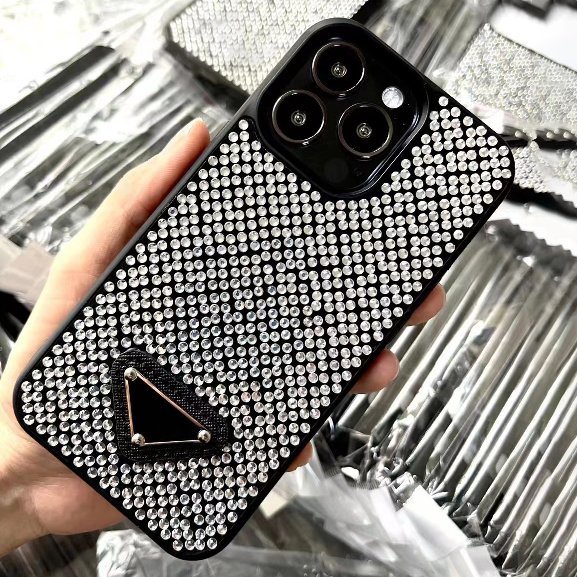 Luxurys Glitter Designer Phone Cases For Iphone 14 14promax 14plus 14pro 13 Pro Max 12 11 XS XSmax XR 8 7Plus Fashion Top Designers Bling Sparkling Rhinestone Diamond, Silver +logo
Luxurys Glitter Designer Phone Cases For Iphone 14 14promax 14plus 14pro 13 Pro Max 12 11 XS XSmax XR 8 7Plus Fashion Top Designers Bling Sparkling Rhinestone Diamond, Silver +logo