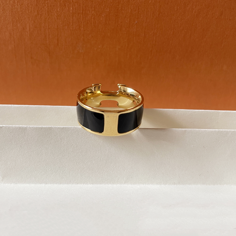New high quality designer design titanium ring classic jewelry men and women couple rings modern style band width 8MM
New high quality designer design titanium ring classic jewelry men and women couple rings modern style band width 8MM