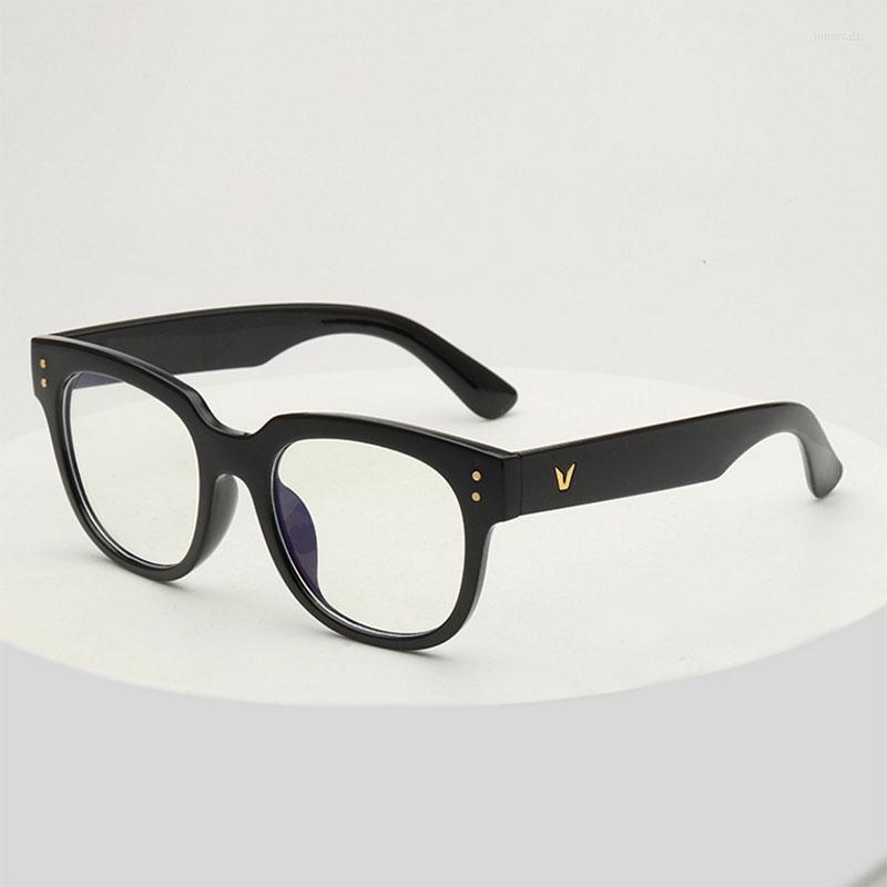 Sunglasses Anti-Blue Ray Flat Mirror Big Black Retro Glasses Frame Female Male Slimmer Look Myopia Can MatchSunglasses
Sunglasses Anti-Blue Ray Flat Mirror Big Black Retro Glasses Frame Female Male Slimmer Look Myopia Can MatchSunglasses