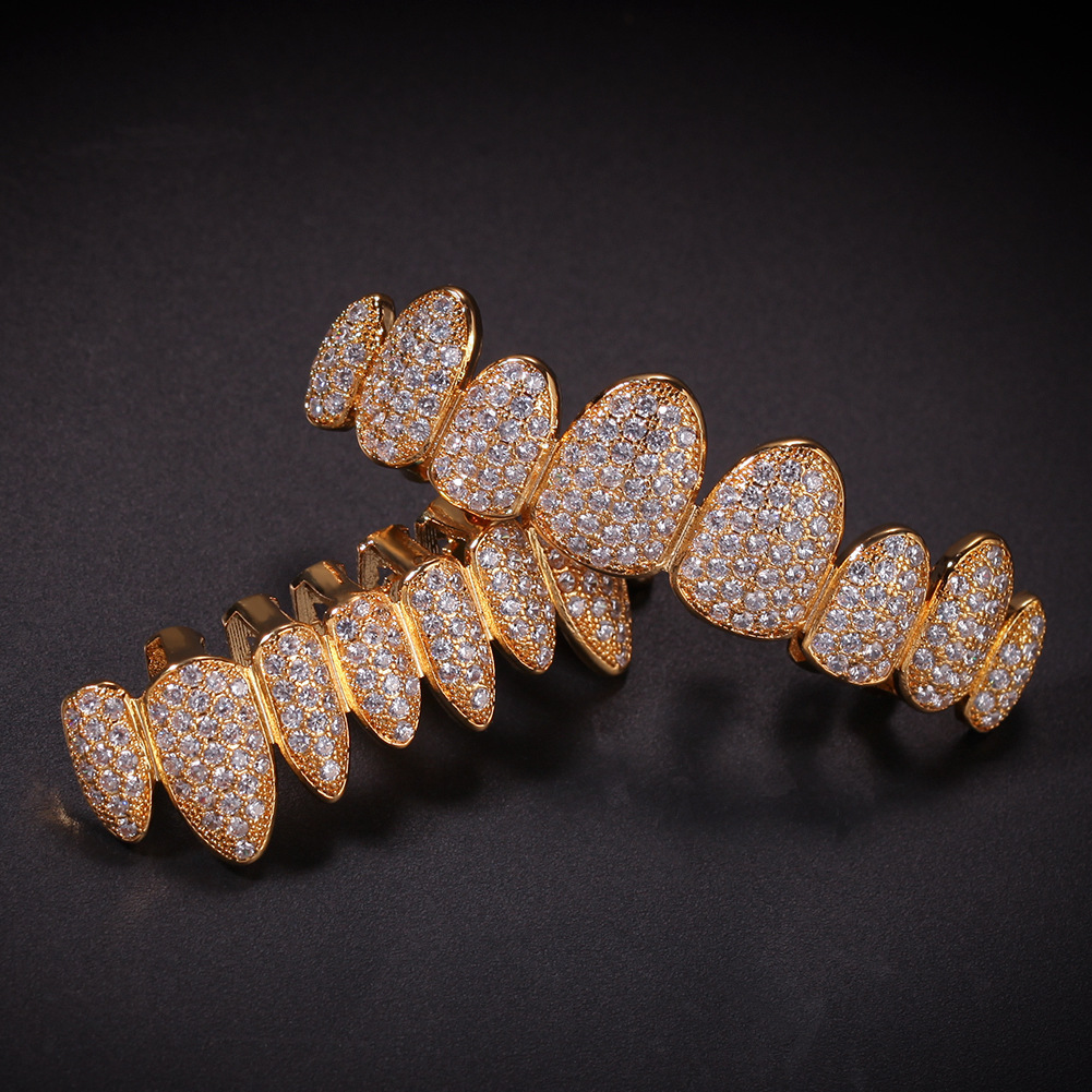 Gold Silver 8 Tooth Hip Hop Grillz Vampire Teeth Dental Grills Iced Out Micro Pave Cubic Zircon Top Bottom Brace Teeth Sets2024457