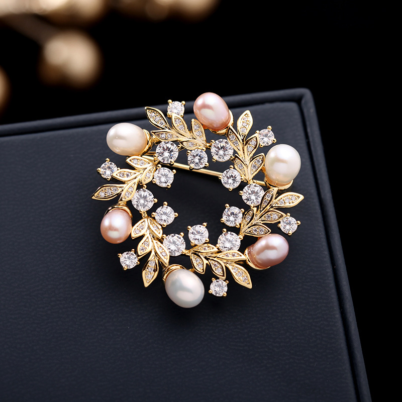 Designer Women Pearl Brooch Lady Pins Suit Brooches for Woman Fashion Golden Corsage Colorful 3A Zircon Vintage Elegant Luxury Dress korean Style Pin
Designer Women Pearl Brooch Lady Pins Suit Brooches for Woman Fashion Golden Corsage Colorful 3A Zircon Vintage Elegant Luxury Dress korean Style Pin