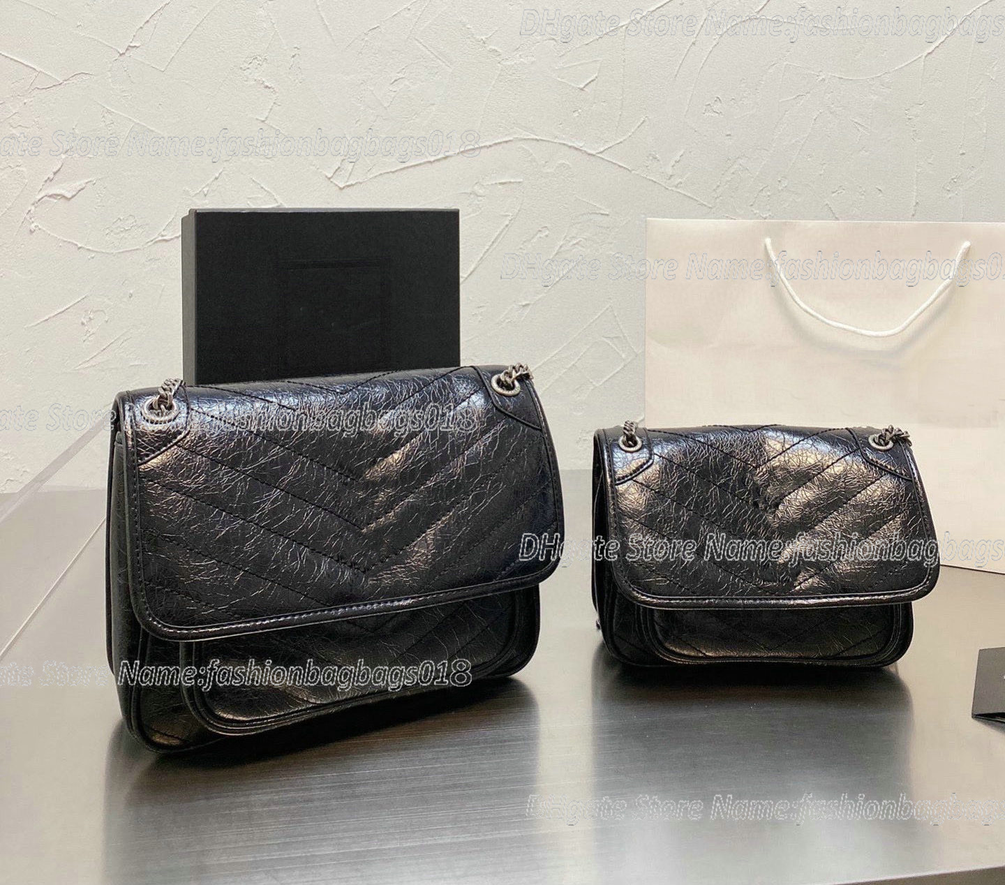 Medium Niki Chain Satchel Black Shoulder Bag Crinkled Calfskin Matelasse Monograms Womens Luxurys Business Flap Designer Cross Body Message Bag
Medium Niki Chain Satchel Black Shoulder Bag Crinkled Calfskin Matelasse Monograms Womens Luxurys Business Flap Designer Cross Body Message Bag