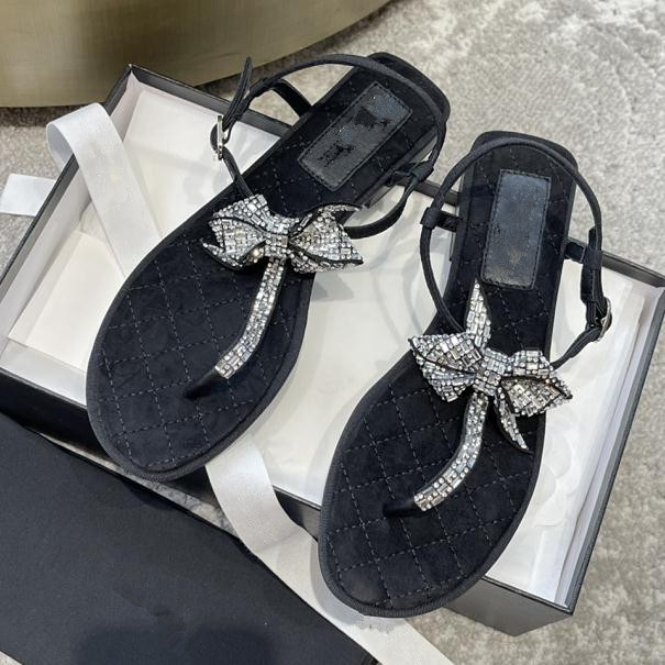 Luxury Crystal bowtie Rhinestone Flat Sandals and Slippers Women Flip-Flops Beach Resort bowknot Crystals Flats pinch toe Sandals Flip flops, Black
Luxury Crystal bowtie Rhinestone Flat Sandals and Slippers Women Flip-Flops Beach Resort bowknot Crystals Flats pinch toe Sandals Flip flops, Black