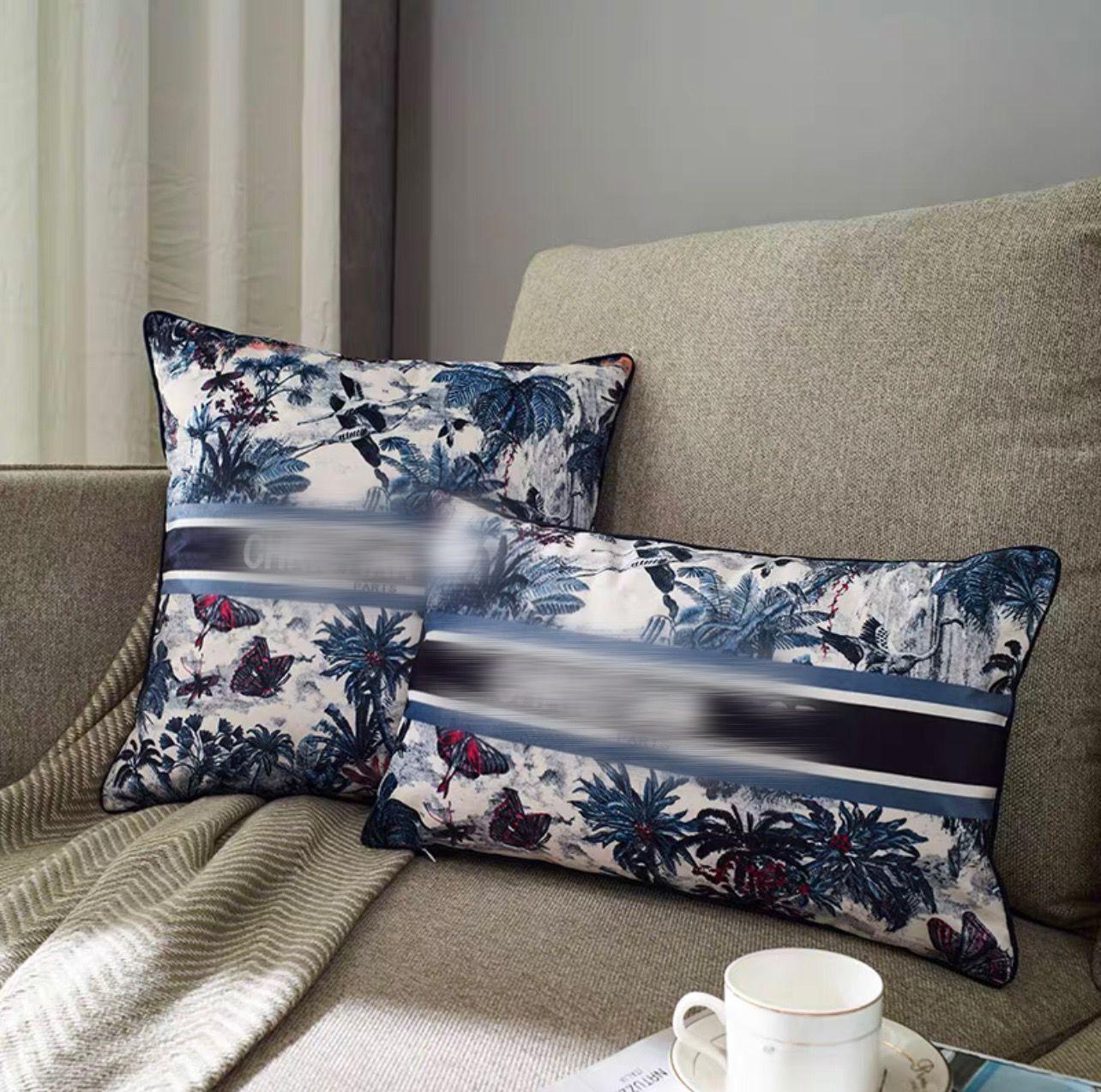 Luxury designer pillow case high quality double sided printing Plaid pattern cushion cover 30*50cm Home Textiles for home indoor fashion Decorative Pillowcase, As pic
Luxury designer pillow case high quality double sided printing Plaid pattern cushion cover 30*50cm Home Textiles for home indoor fashion Decorative Pillowcase, As pic
