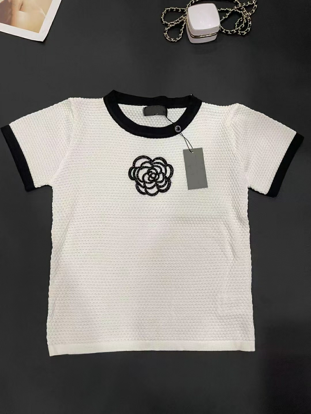Women's Knit T-Shirt Contrast Color Three-dimensional Camellia Beaded Stretch Slim Round Neck Short Sleeve Ice Silk Knit Sweater, White
Women's Knit T-Shirt Contrast Color Three-dimensional Camellia Beaded Stretch Slim Round Neck Short Sleeve Ice Silk Knit Sweater, White