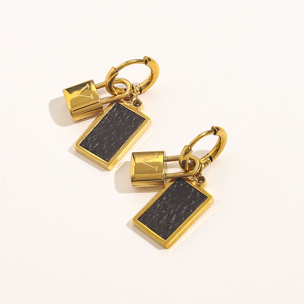 Charm high quality 316L Stainless Steel Hip Hop letter Earrings 18K Gold Earrings womens parties wedding wholesale fashion luxury jewelry accessories
Charm high quality 316L Stainless Steel Hip Hop letter Earrings 18K Gold Earrings womens parties wedding wholesale fashion luxury jewelry accessories