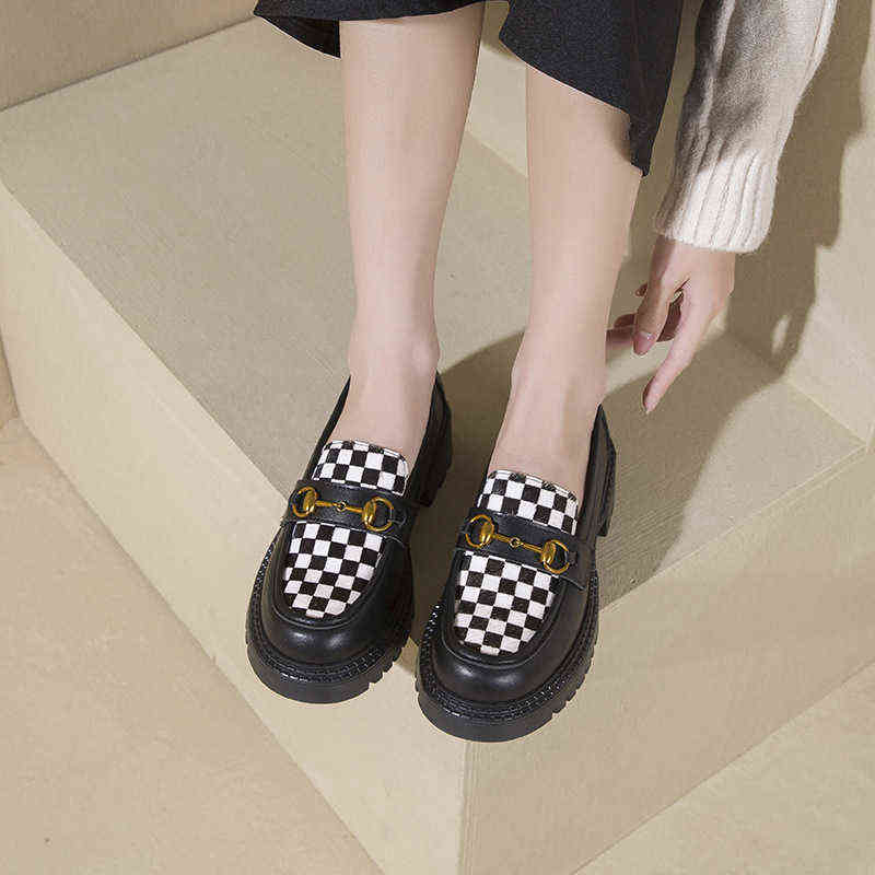 hair thick sole 2022 New Spring buckle small leather shoes women's round head black and White Checkered
hair thick sole 2022 New Spring buckle small leather shoes women's round head black and White Checkered