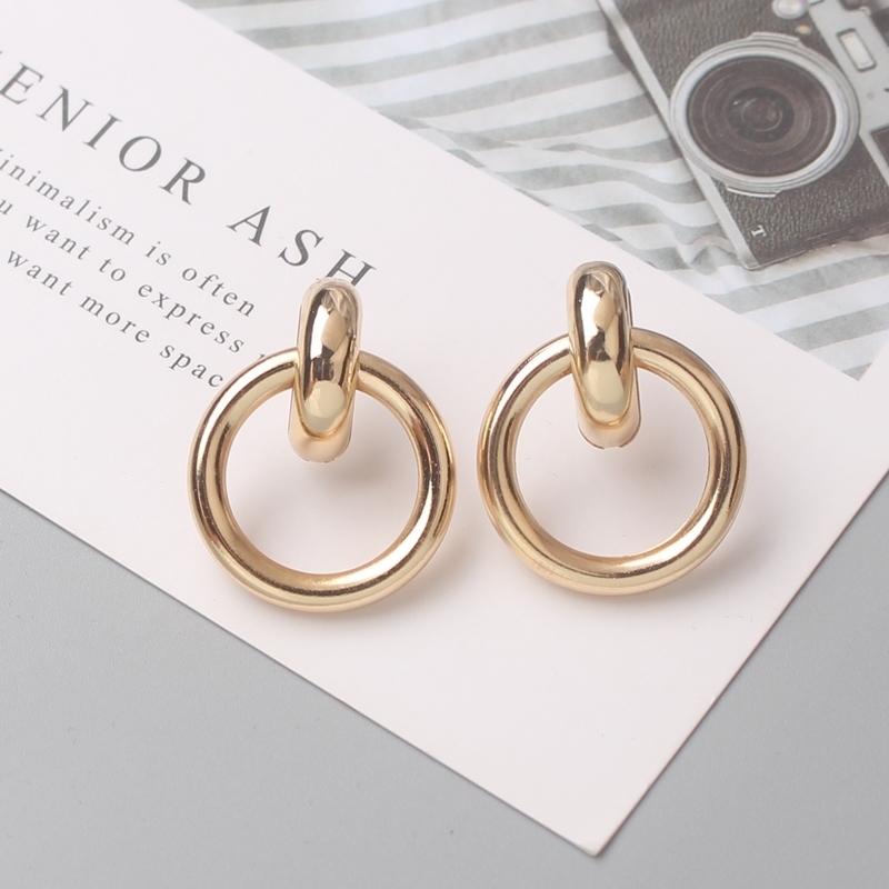 Fashion Twisted Small Stud Earrings for Women Jewelry Hollow Geometry Round Circle Smooth Metal Exaggerated Oorbellen 220716
Fashion Twisted Small Stud Earrings for Women Jewelry Hollow Geometry Round Circle Smooth Metal Exaggerated Oorbellen 220716