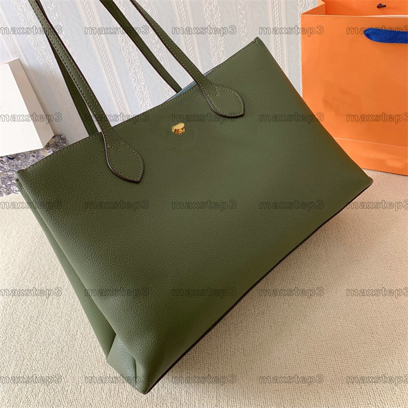 LOCKME SHOPPER Large Capacity Tote Bag Iconic Golden Metal Logo Initials Lock Monograms Canvas Shoulder Bag Unisex Designer Luxurys Handbag
LOCKME SHOPPER Large Capacity Tote Bag Iconic Golden Metal Logo Initials Lock Monograms Canvas Shoulder Bag Unisex Designer Luxurys Handbag