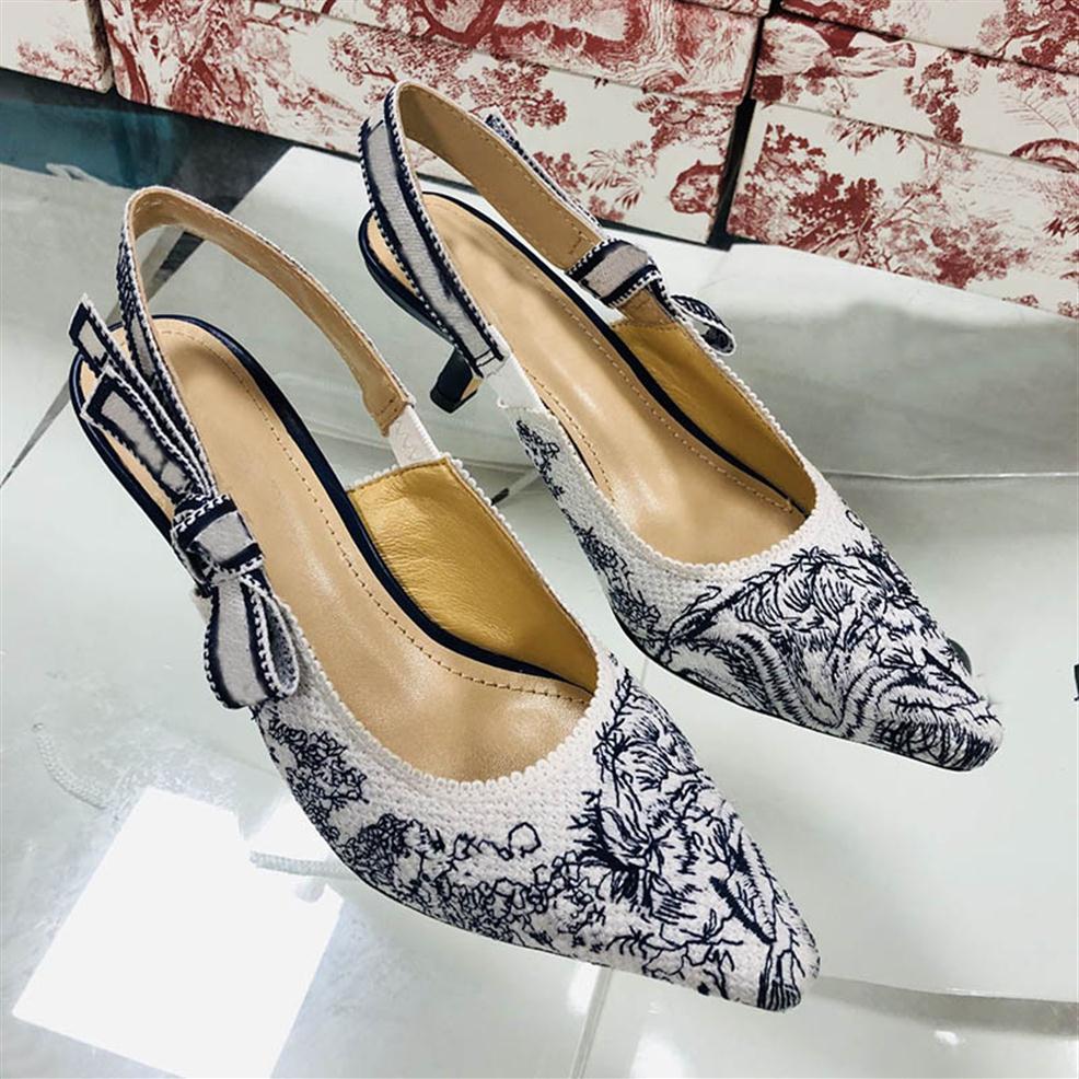 Designer Embroidery Slides High Heels Women Sandals Pointed Toe Sandal Letter Flat Stylist Shoes Runway Shoes Heel Shoe255N
Designer Embroidery Slides High Heels Women Sandals Pointed Toe Sandal Letter Flat Stylist Shoes Runway Shoes Heel Shoe255N