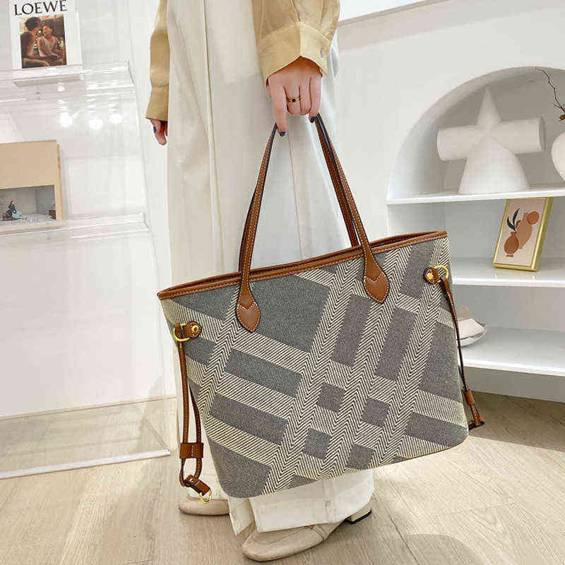 Bag female 2022 new fashion leisure shoulder large capacity Canvas Tote college student shopping bag Commuting, Check grey blue
Bag female 2022 new fashion leisure shoulder large capacity Canvas Tote college student shopping bag Commuting, Check grey blue