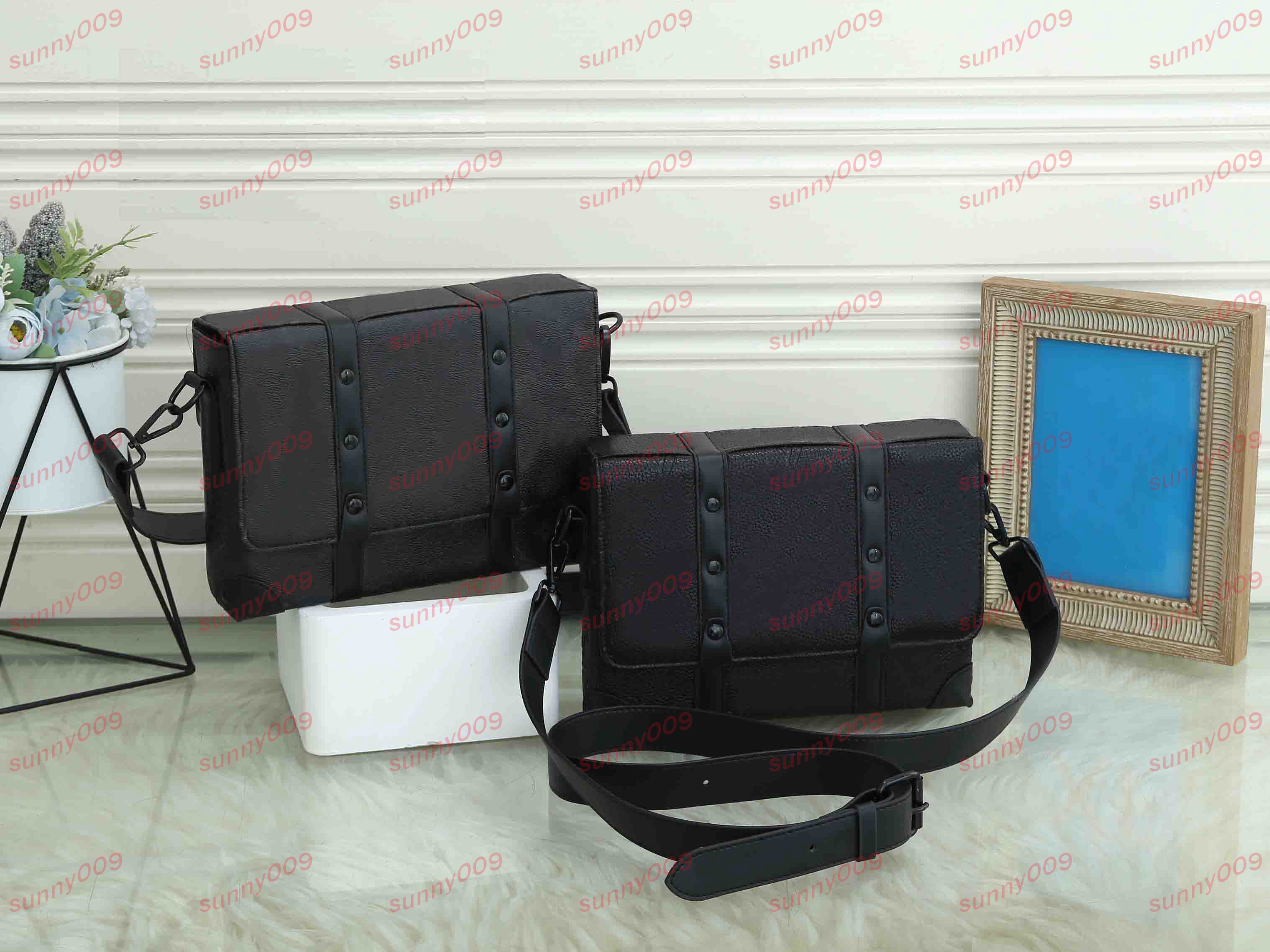 Men's And Women's Style Design Embossed bag Printing Square Messenger Buckle Fashion Luxury Adjustable Shoulder Strap M45727, Black embossing
Men's And Women's Style Design Embossed bag Printing Square Messenger Buckle Fashion Luxury Adjustable Shoulder Strap M45727, Black embossing