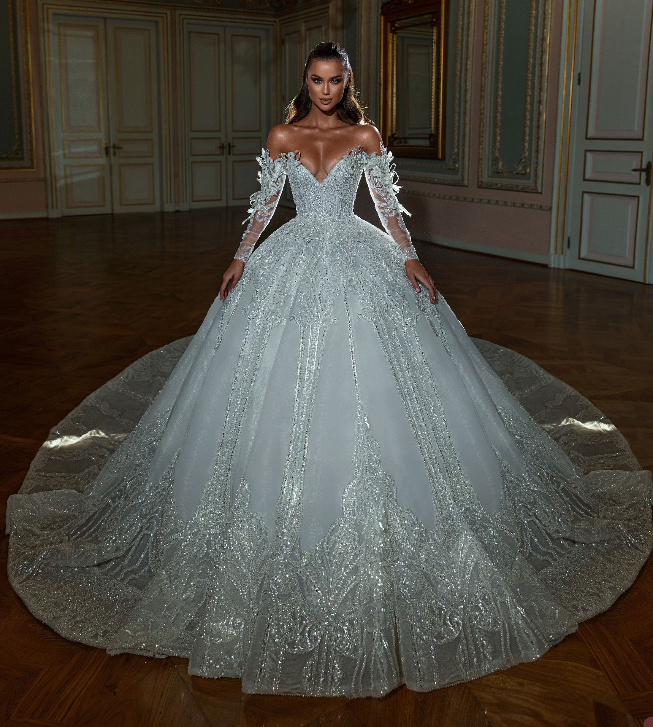 Ball Gown Wedding Dresses Strapless Lace Long Sleeves Off Shoulder V Neck Beads Sequins Appliques Arabic Bridal Gowns Ruffles Vintage Robes De Soiree
